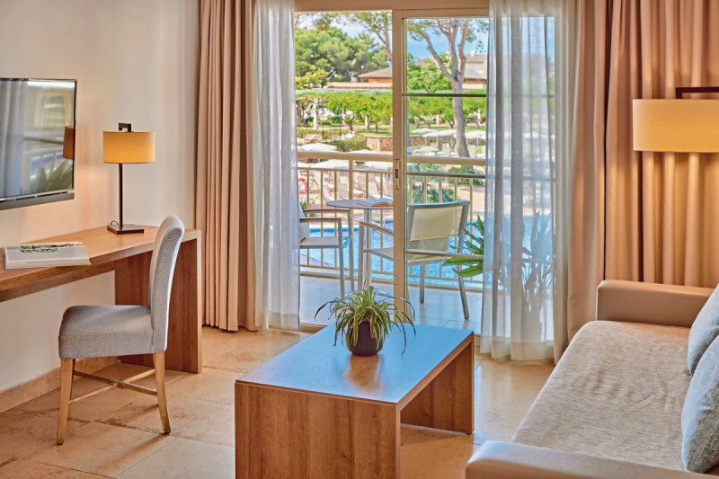 Wohnbeispiel Suite 1 Schlafzimmer Poolblick