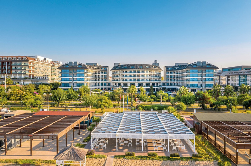 Commodore Elite Suites & Spa