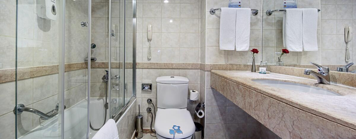 Beispiel Bad Doppelzimmer seitl. Meerblick