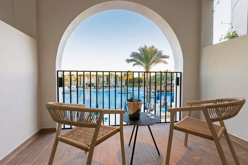 Beispiel Terrasse Doppelzimmer Premium Poolblick