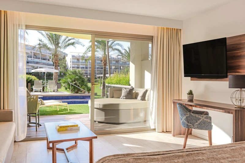 Wohnbeispiel Juniorsuite Swim-Up Poolblick Zafiro Club