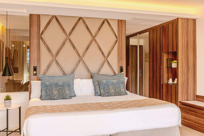 Wohnbeispiel Juniorsuite Swim-Up Poolblick Zafiro Club