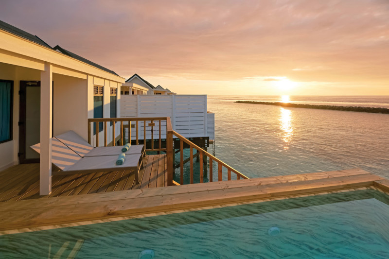 Wohnbeispiel Sunrise Water Villa with Pool
