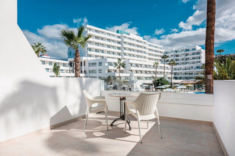 Wohnbeispiel Familienzimmer Poolblick