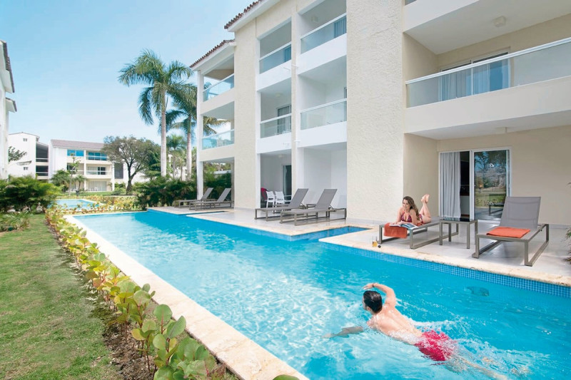 Beispiel Terrasse Club Essentia Swim out