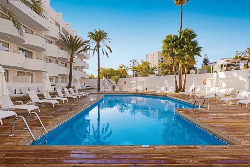 Palmanova Beach by THR