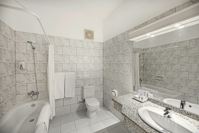 Beispiel Bad Familienzimmer Gartenblick 