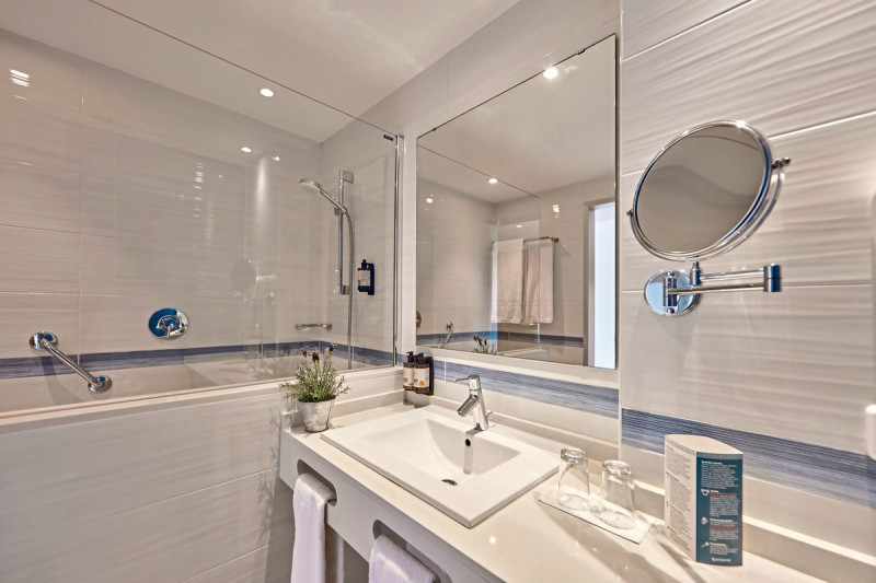 Beispiel Bad Doppelzimmer seitl. Meerblick