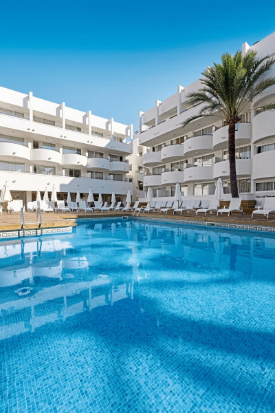 Palmanova Beach by THR