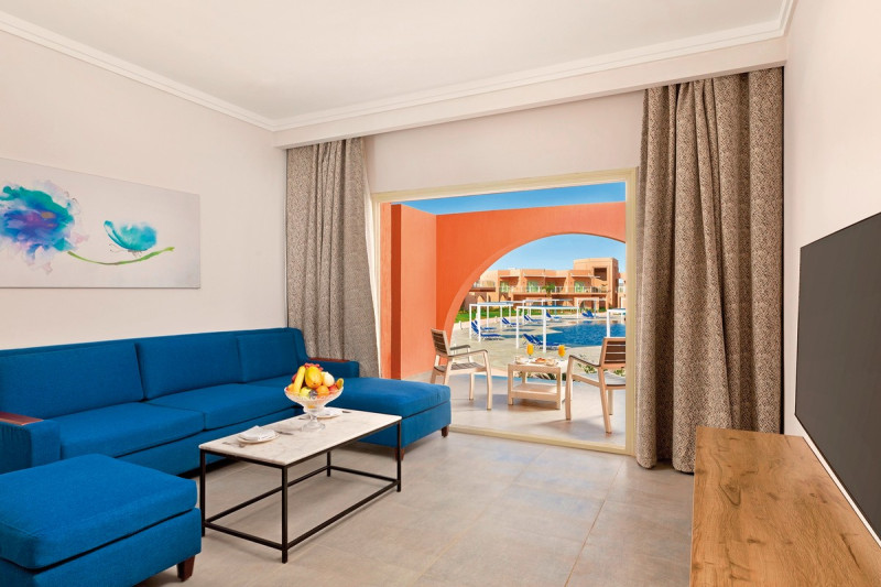 Wohnbeispiel Familienzimmer mit Verbindungst&uuml;r Poolblick