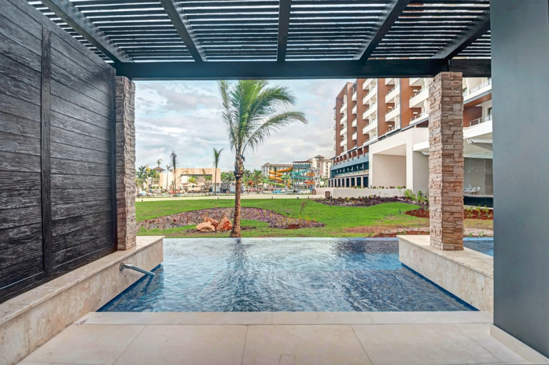 Wohnbeispiel Luxury Junior Suite Swim Out