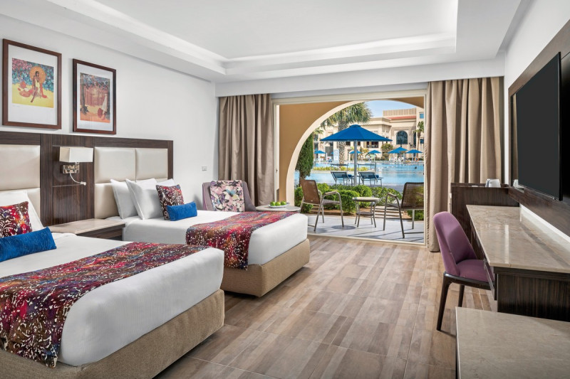 Wohnbeispiel Doppelzimmer Deluxe Poolblick