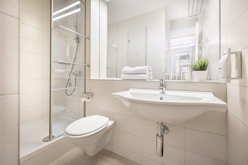 Bad Zimmer f&uuml;r 2 plus 1