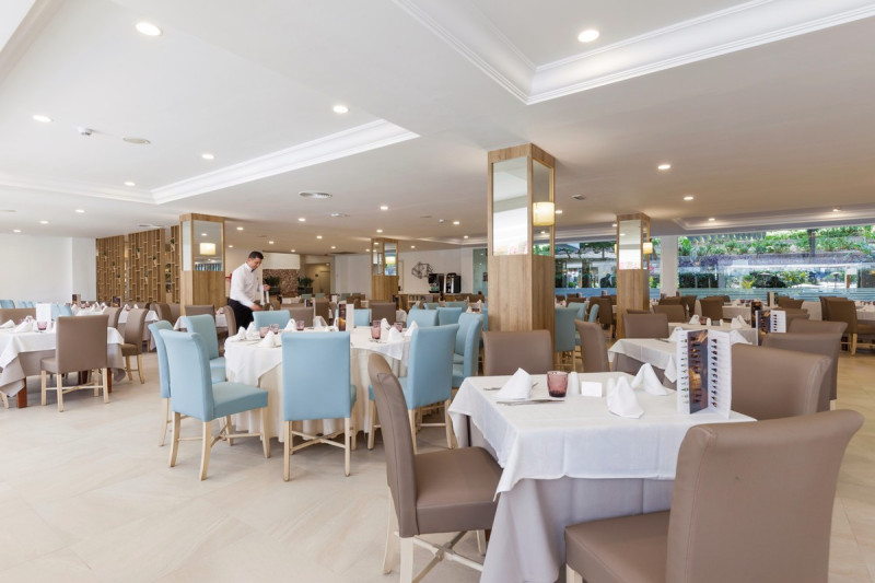 Zafiro Palmanova ●●●●○