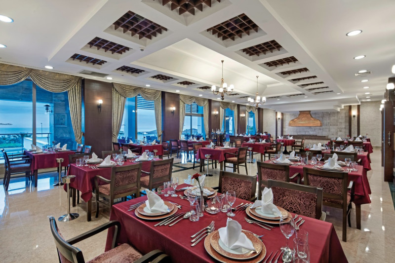 Alba Royal Hotel ●●●●●