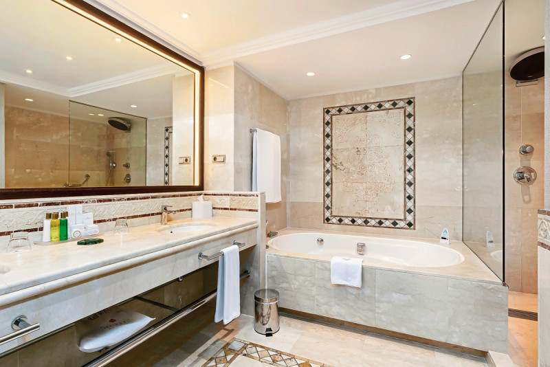 Secrets Bahía Real Resort & Spa