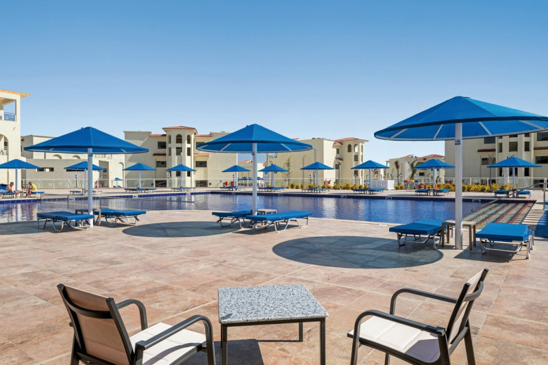 Beispiel Terrasse Familienzimmer  Poolblick