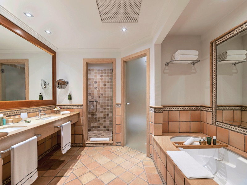 Wohnbeispiel Bad Juniorsuite, Juniorsuite Golfplatzblick