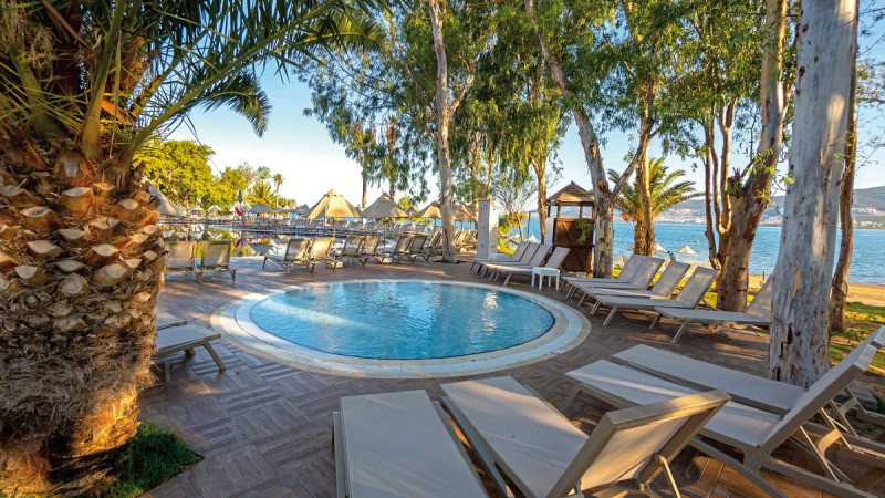 Long Beach Club Nature