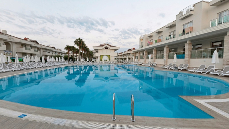 Dream Family Club ●●●●○