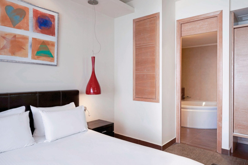 Esperos Palace ●●●●○