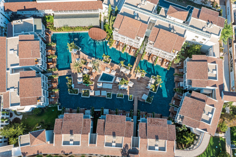 Lara Barut Collection