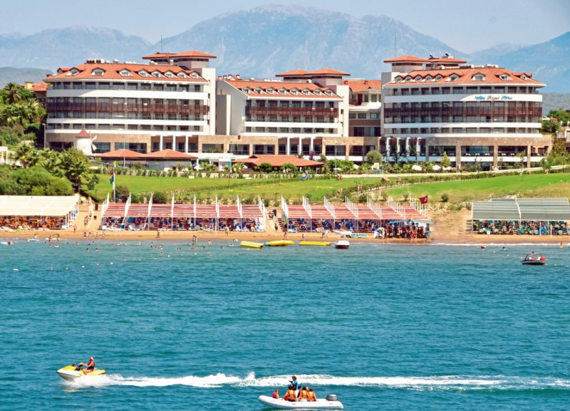 Alba Royal Hotel ●●●●●