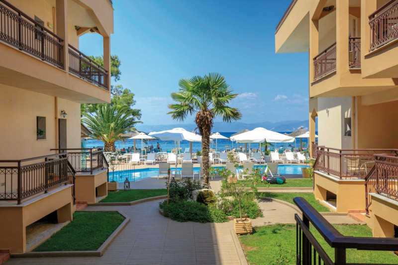 Mediterranean Beach Hotel ●●●