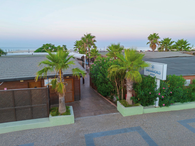 Dream World Aqua Hotel
