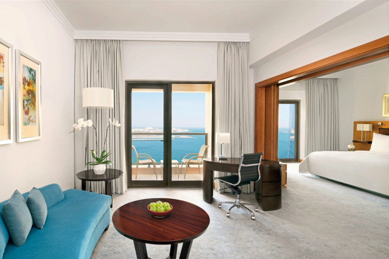 Wohnbeispiel Executive Suite Partial Sea View with Balcony