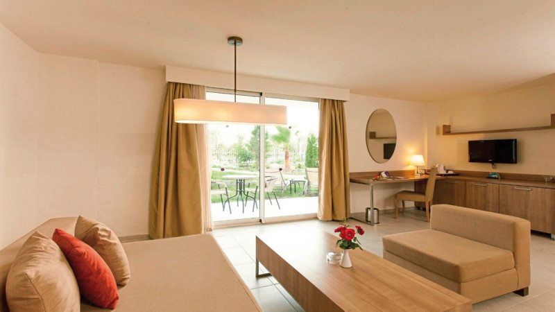 Dream Family Club ●●●●○