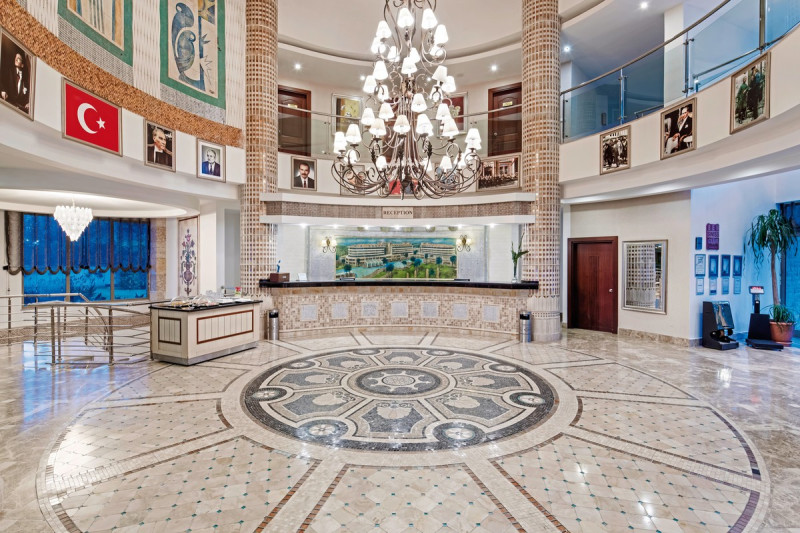 Alba Royal Hotel ●●●●●