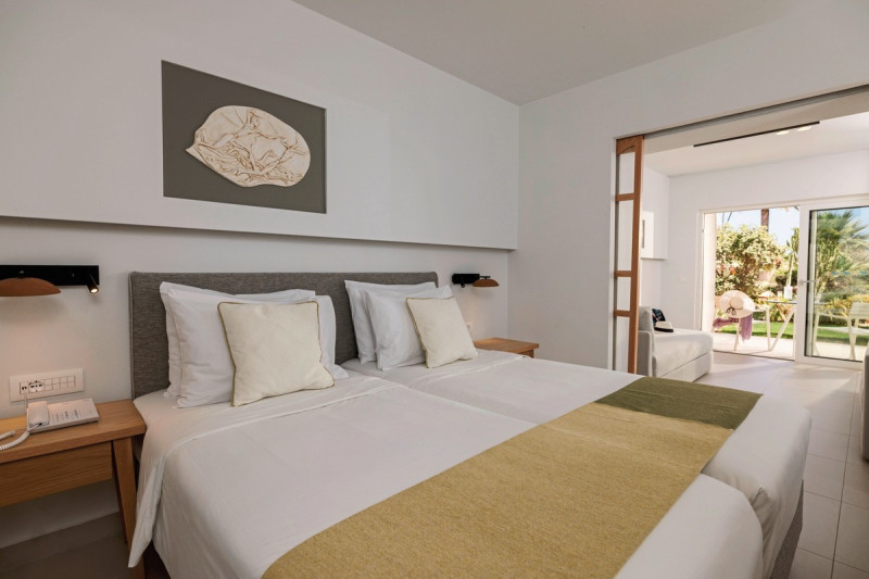 Anissa Beach ●●●●