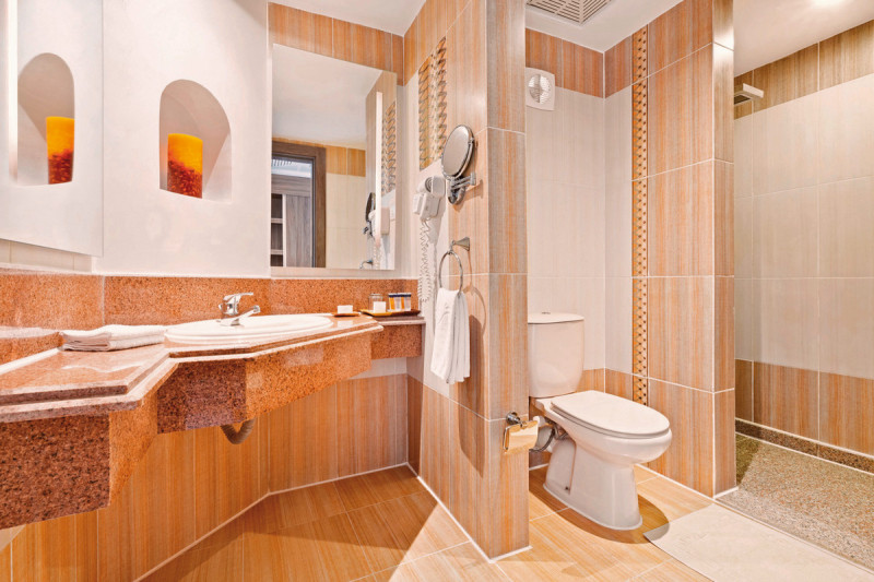 Beispiel Bad Doppelzimmer Economy, Standard Gartenblick