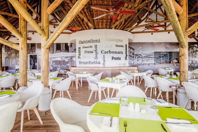 Victoria Beachcomber Resort & Spa