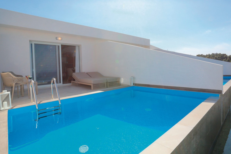 Alia Palace ●●●●○