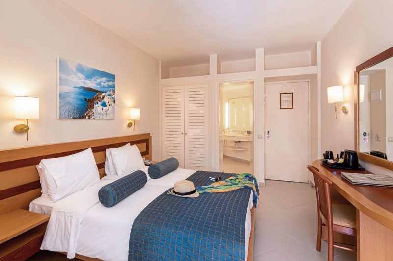 Anissa Beach ●●●●