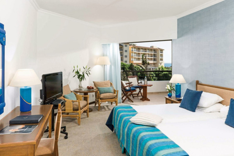 Coral Beach Hotel & Resort ●●●●●