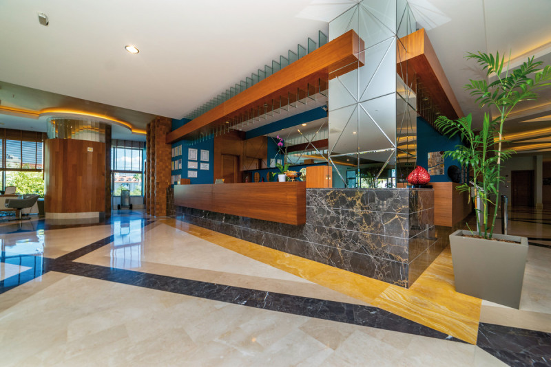 Commodore Elite Suite & Spa