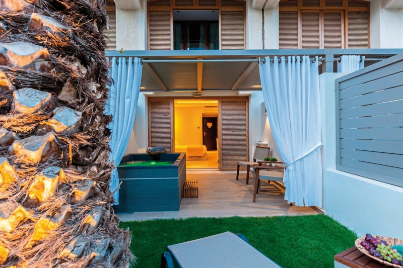 Theartemis Palace ●●●●○