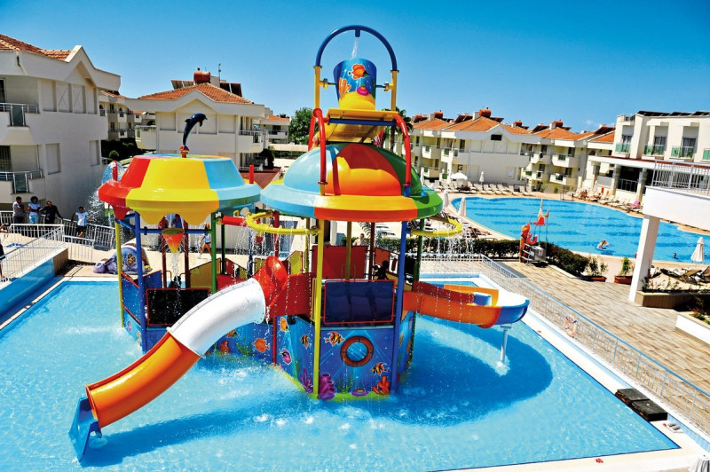 Dream Family Club ●●●●○