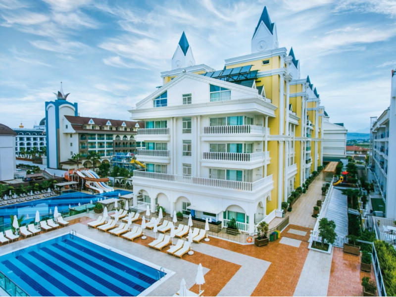 Dream World Resort & Spa ●●●●●