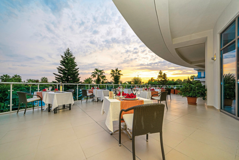 Commodore Elite Suite & Spa