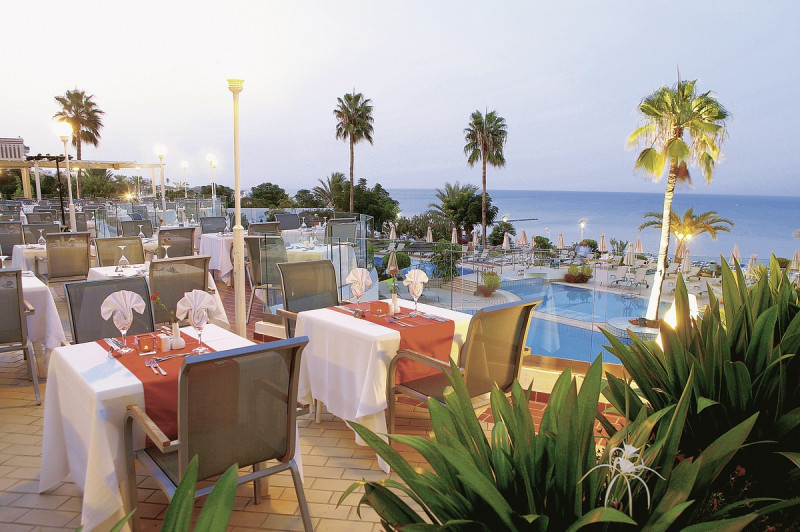 Sunrise Beach Hotel ●●●●○