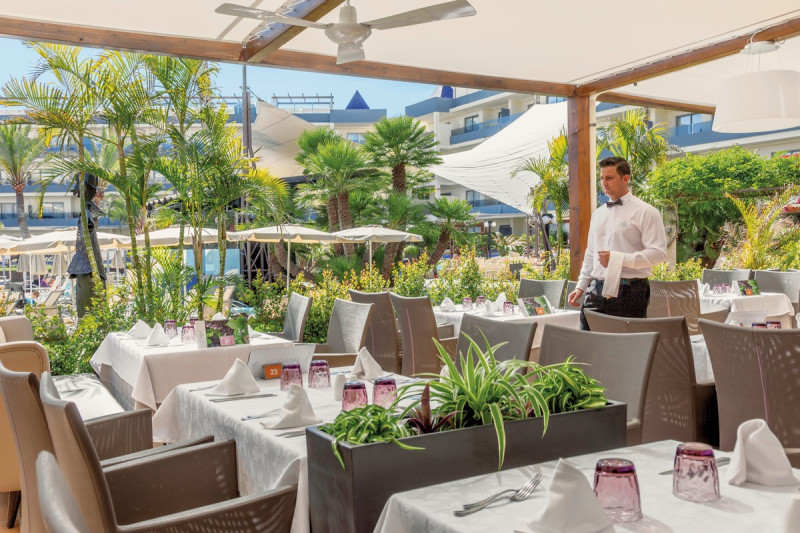 Zafiro Palmanova ●●●●○