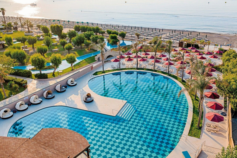 Esperos Palace ●●●●○