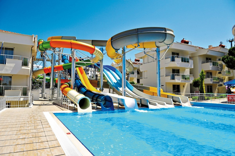 Dream Family Club ●●●●○