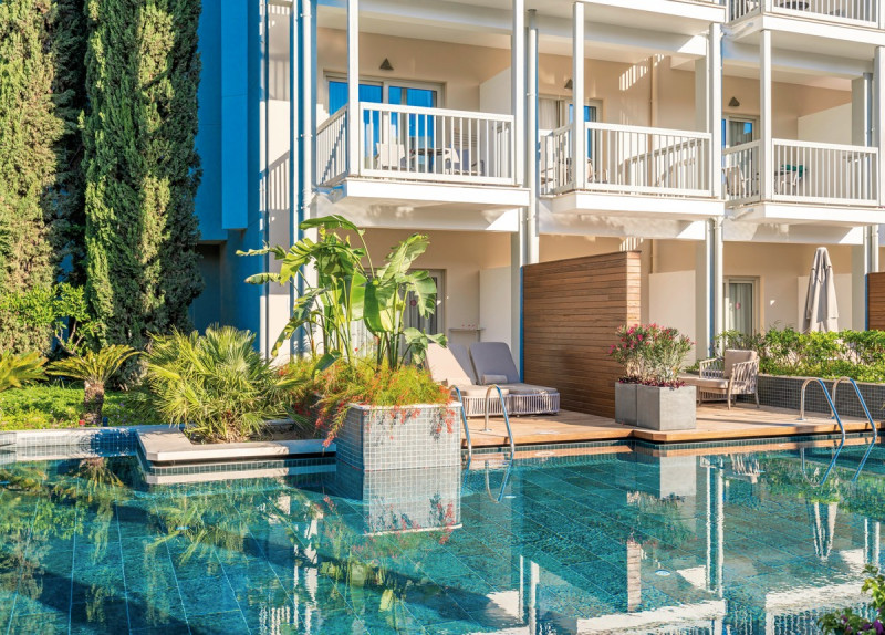 Lara Barut Collection