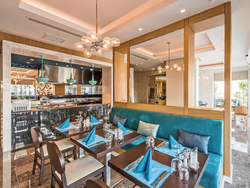 &Aacute;-la-carte Restaurant