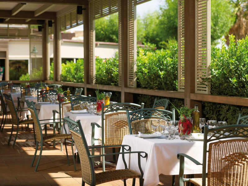 Esperos Palace ●●●●○